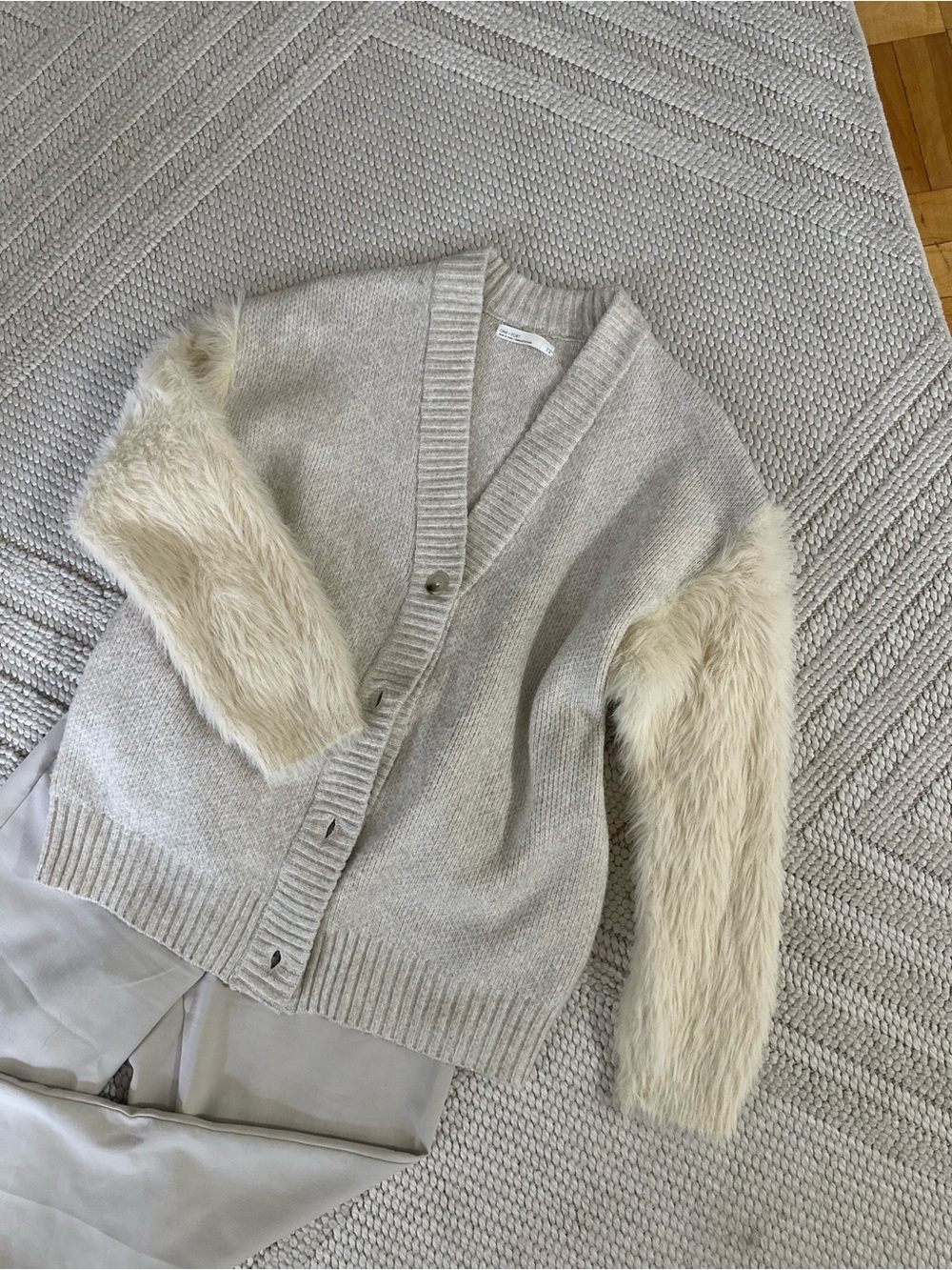 Stylish OAK + FORT Cream Knit Cardigan with Faux Fur Sleeves S/M